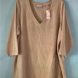 NWT Avenue brand beige sweater size 26/28